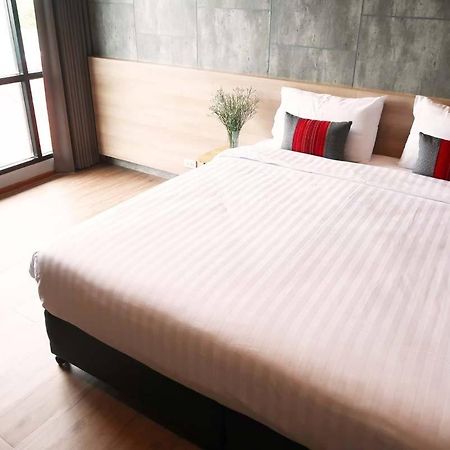 Sans Hotel Ratchaburi Kültér fotó