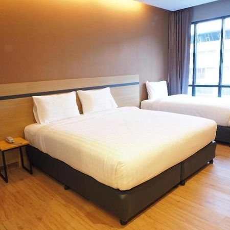 Sans Hotel Ratchaburi Kültér fotó