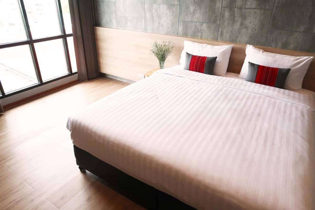 Sans Hotel Ratchaburi Kültér fotó