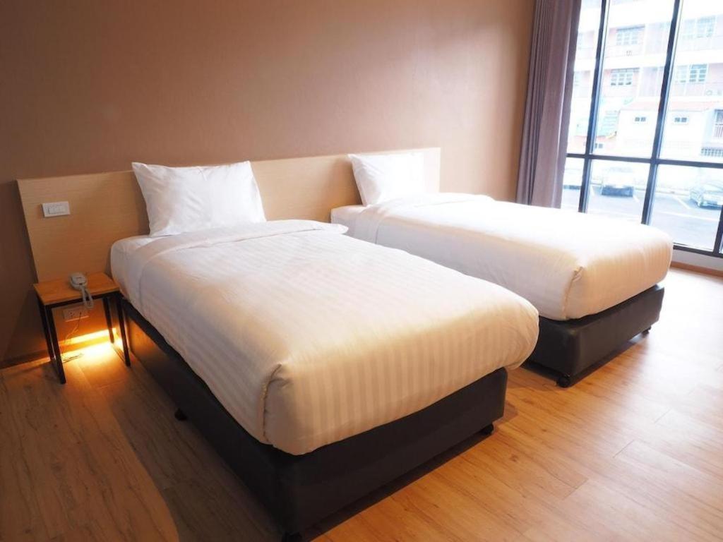 Sans Hotel Ratchaburi Kültér fotó