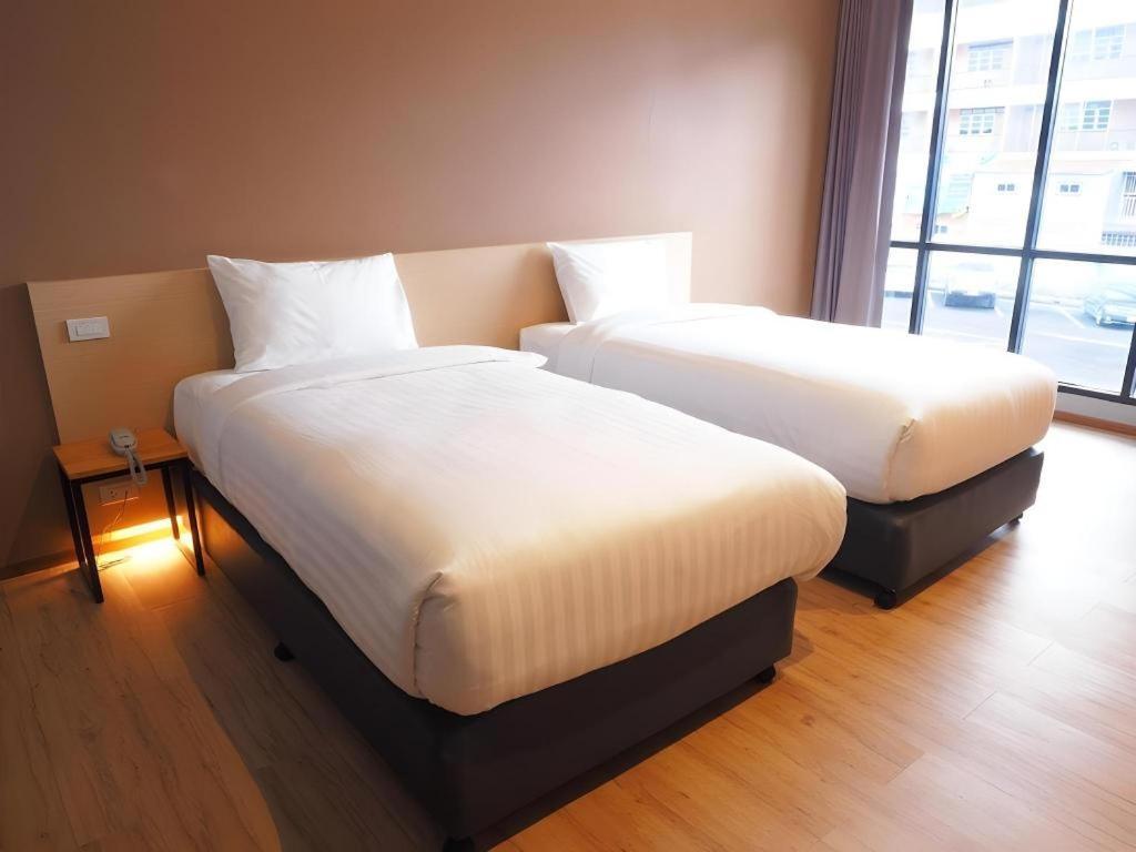 Sans Hotel Ratchaburi Kültér fotó